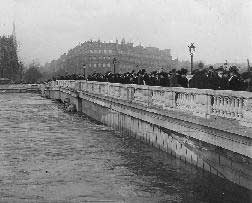 Le pont de l'Alma - Paris, 1910